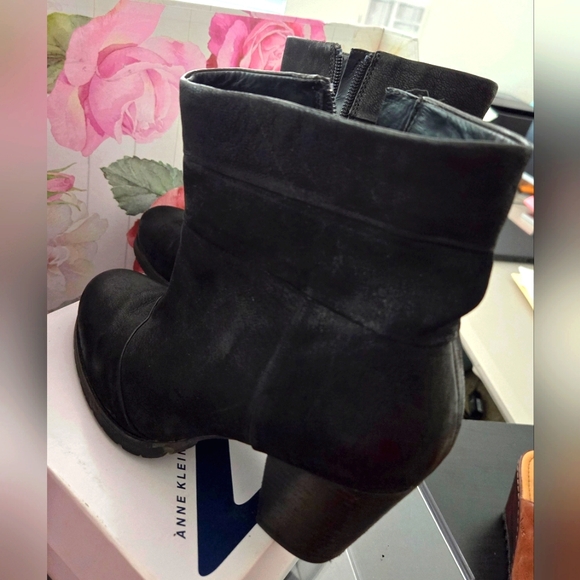 Clarks 3 inch Stacked Heel Suede Boot - USED - Picture 14 of 15